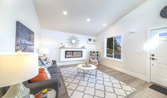 12246 Meadowlawn Dr, Oregon City, OR 97045