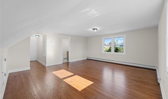 22 Guilette Pl, Amityville, NY 11701