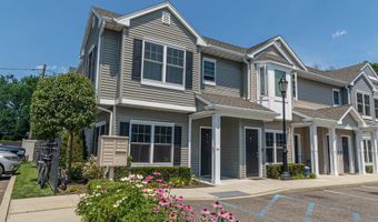 5 Robert Court St, Amityville, NY 11701