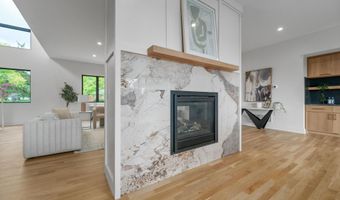 2777 Donna Dr, Columbus, OH 43220