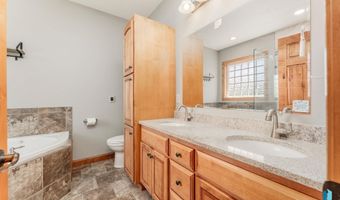 1817 W Ashton Trl, Brandon, SD 57005