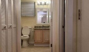 2233 S Huron Pkwy 2, Ann Arbor, MI 48104