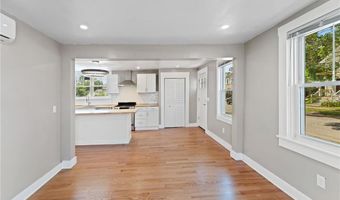 32 Richmond St 1, Bristol, RI 02809