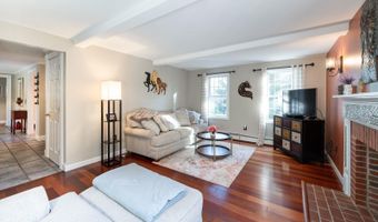 27 Arabian Way, Chester, NH 03036