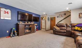 11 Linda Ln, Aberdeen, SD 57401