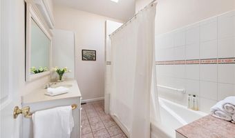 124 Houston Ave, Narragansett, RI 02882