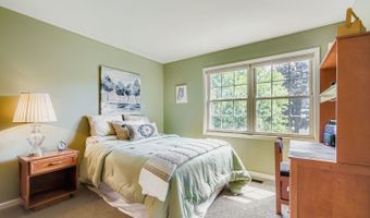 1967 N Woodland Ln, Arlington Heights, IL 60004