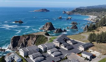 1305 MOORE St 402, Brookings, OR 97415