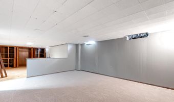 6222 Danbury St, Bel Aire, KS 67220