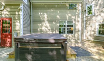 71 Brook Rd, Falmouth, ME 04105