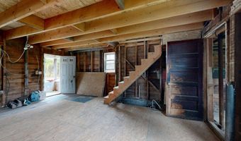 529 Riverside Dr, Auburn, ME 04210