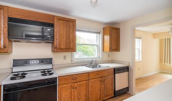 17 Harbor Hill Dr, Bourne, MA 02532