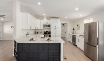 81 S TOMAHAWK Rd, Apache Junction, AZ 85119