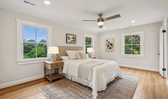 3801 LORCOM Ln N, Arlington, VA 22207