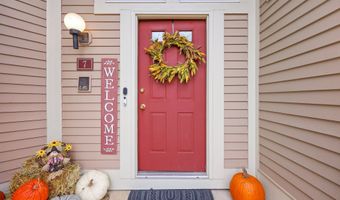 7 Silversmith Dr, Danbury, CT 06811