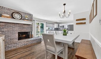 375 Novara Dr, Ballwin, MO 63021