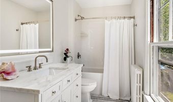 84 Rodman St, Narragansett, RI 02882