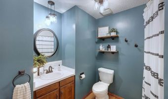 920 Highland Dr, Arkansas City, KS 67005