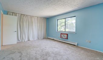 132 Sutton Pl 132, Bloomfield, CT 06002