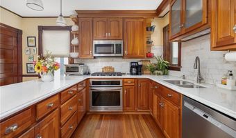 99 Roseneath Ave, Newport, RI 02840