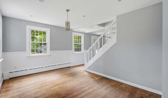 16 Ramblewood Dr, Branford, CT 06405