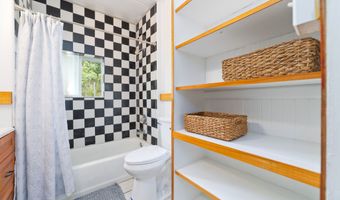 2048 KALANIANAOLE St, Hilo, HI 96720