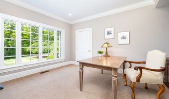35 Foothills Dr, Avon, CT 06001