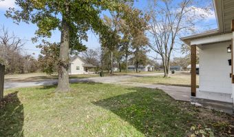 304 E Cofield St, Aurora, MO 65605