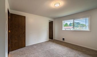 950 NE 1ST St, Bandon, OR 97411