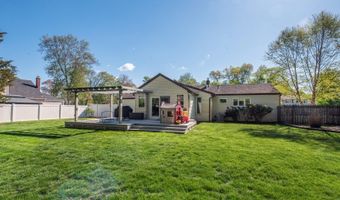 18 Evergreen Dr, Bayonne, NJ 07035