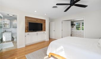 70 Jefferson Dr, East Greenwich, RI 02818