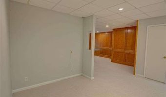 639 Lakeshore Dr, Berkeley Lake, GA 30096