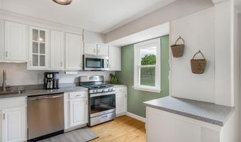7658 General Meade Ln, Affton, MO 63123