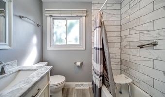 445 S Yale Ave, Addison, IL 60101