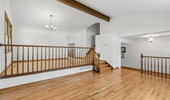 3051 N Huntington Dr, Arlington Heights, IL 60004