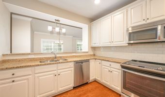 311 Still Water Cir 311, Brookfield, CT 06804