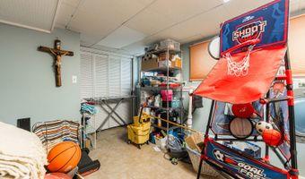 1527 W Holtz Ave, Addison, IL 60101