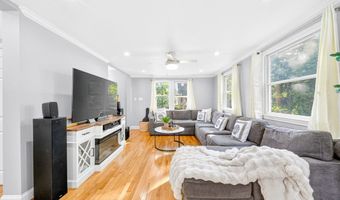 74 Rhinecliff St, Arlington, MA 02476
