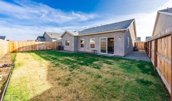 13722 Larkspur Way, Armona, CA 93202