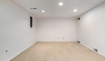 2174 Overlook Ct, Ann Arbor, MI 48103