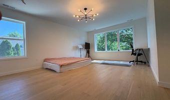 2011 N UPTON St, Arlington, VA 22207