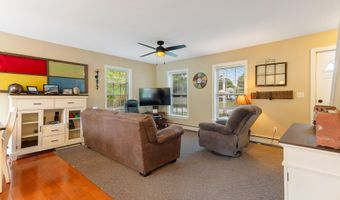 38 Fairview Ave, Auburn, ME 04210