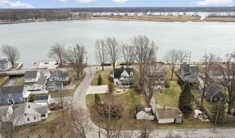 206 Edgewater Dr, Algonac, MI 48001