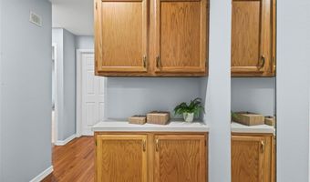 1872 Ridgeview Circle Dr, Ballwin, MO 63021