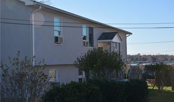 8 Seascape Ave, Middletown, RI 02842