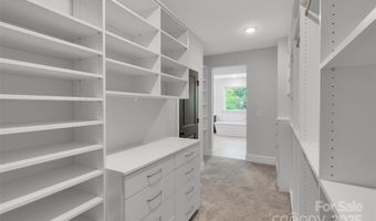 5052 Lesleewood Ct, Charlotte, NC 28226