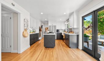 995 Old Farm Ln, Aptos, CA 95003