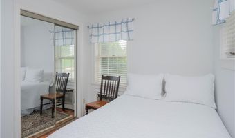 203 Fenner Ave 5, Middletown, RI 02842