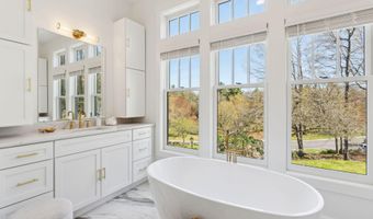 239 Hunter Way, Falmouth, ME 04105
