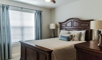 610 SW 5th St, Bentonville, AR 72712